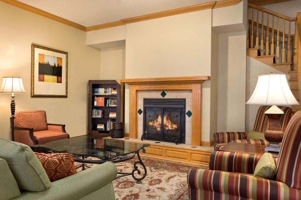 Country Inn & Suites by Radisson, Salina, KS